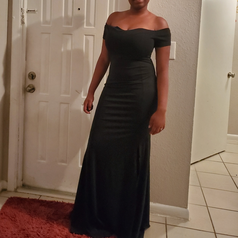 Black body con, off shoulder gown